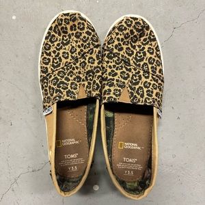 TOMS National Geographic cheetah print youth kids 3.5